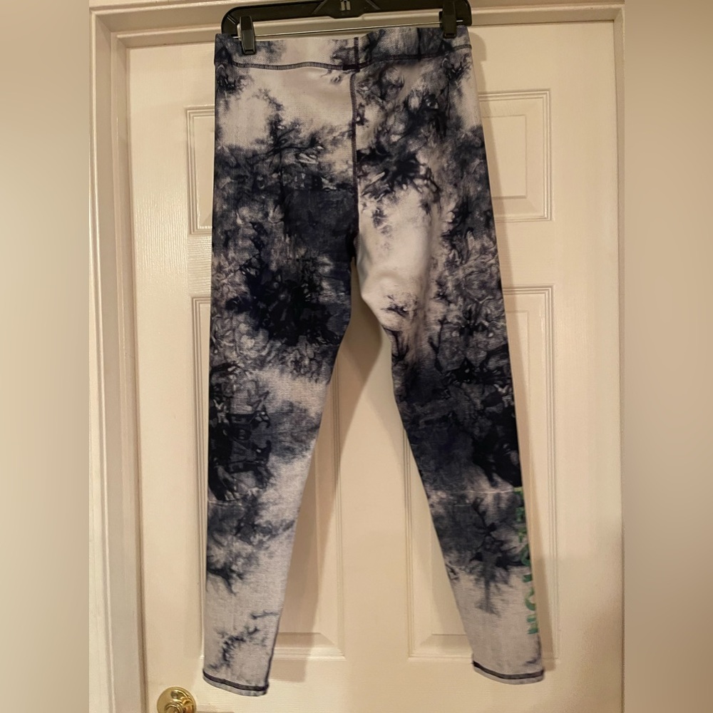 Terez peloton athletic legging. Blue and white pattern.  Size XL
